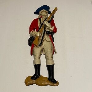 vintage cast aluminum wall hanging depicting a Revolutionary War soldier